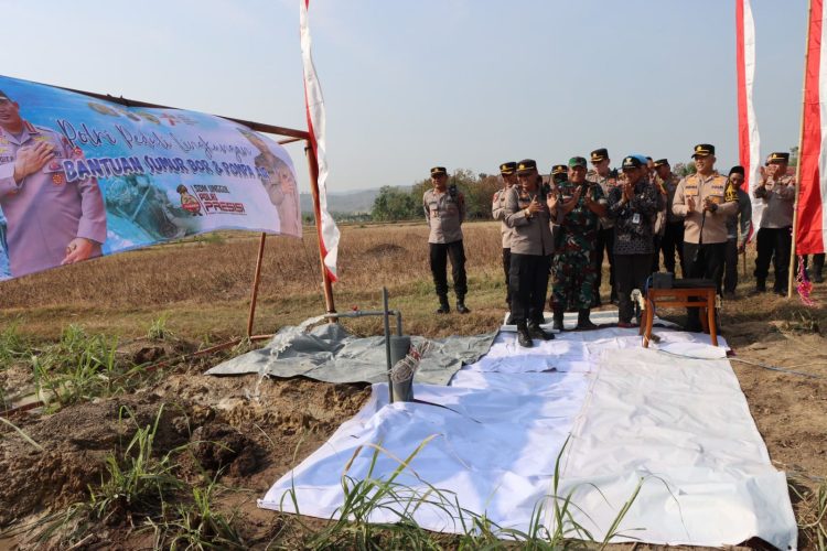 Kapolresta Pati Resmikan Bantuan Sumur Bor dan Pompa Air