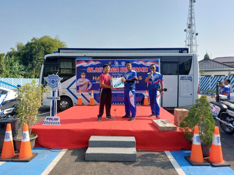 Jaga Stamina, Satlantas Polresta Pati dan Istansi Terkait Ikut Senam Bersama