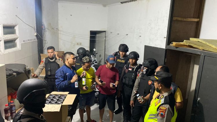 Razia Tempat Karaoke, Kabagops Polres Kudus Amankan Miras Berbagai Merk