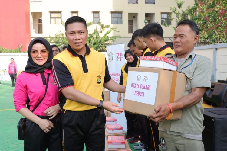 Jaga Kebugaran, Polres Metro dan Bhayangkari Kompak Olah Raga Bersama