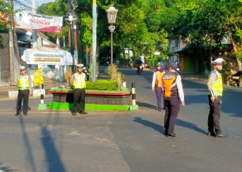 Puluhan Mobil Menerobos Rambu, Polisi Menindak