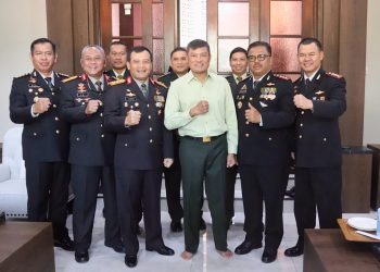 HUT TNI ke 78, Kapolda Jateng Berikan Surprise ke Rumah Dinas Pangdam