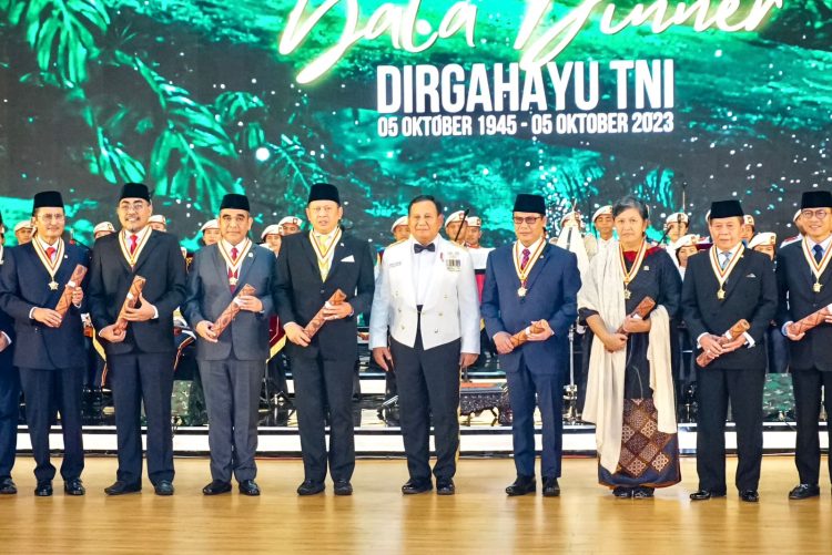 Ketua MPR RI Bamsoet Terima Penghargaan Dharma Pertahanan Utama dari Kemenhan