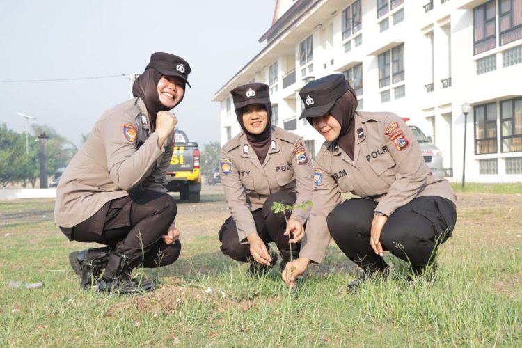 Berbagai Pohon Ditanam, Wakapolres Banjar Ingatkan Peduli Lingkungan