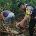 Masyarakat dan Polri Kerja Bakti Peduli Lingkungan