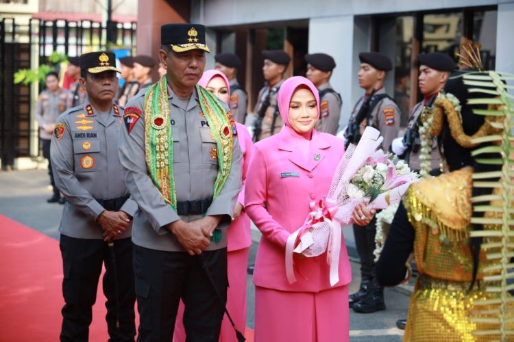Polda Kalsel Sambut Kedatangan Irjen Pol Winarto, S.H, M.H