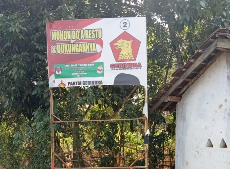 Warga Geram !!! Oknum Dalang Perusak Baliho Gambar H. Irianto Budi Utomo di Tiga Desa Harus Ditangkap