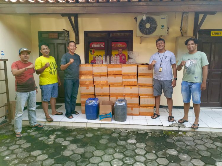 Ungkap Ribuan Miras, Polisi Amankan Inisial G dan Truk