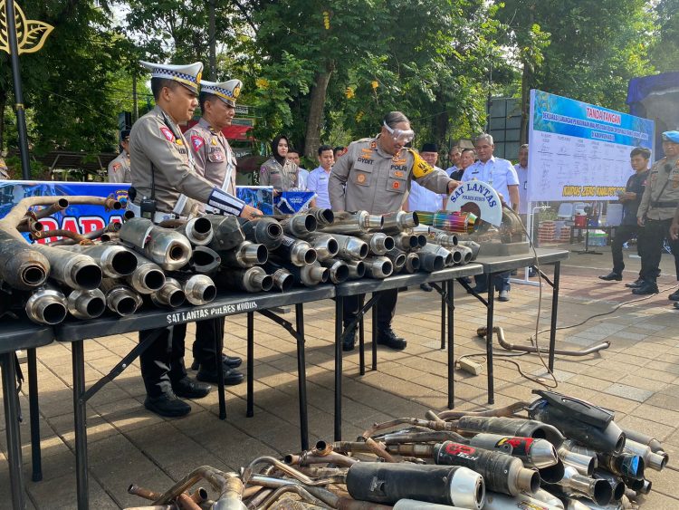 Ciptakan Wilayah Aman, Polres Kudus Musnahkan 427 Knalpot Bising atau Brong