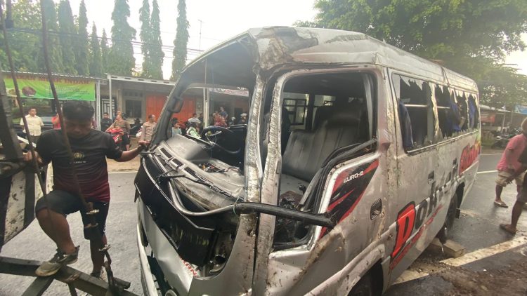 14 Penumpang Luka – Luka Akibat Kecelakaan