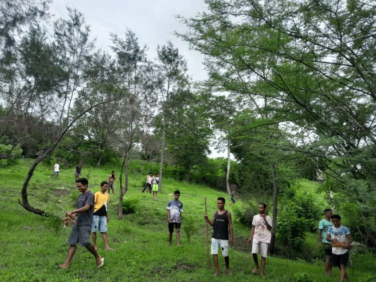 Peduli Lingkungan, Pemuda-Pemudi Bayonet’z Gelar Tanam 500 Anak Pohon