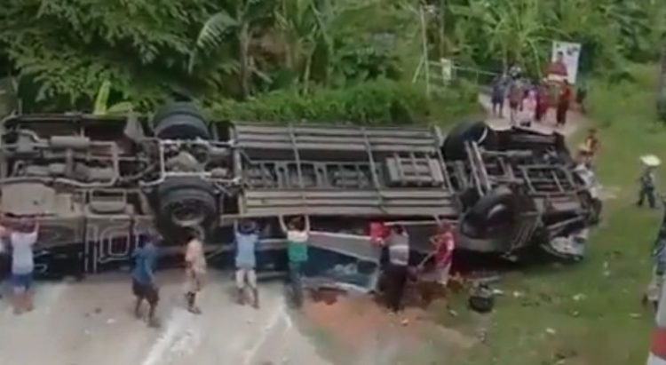 Miris !!! Bus New Shantika Terjun dari Tol, Dua Meninggal Dunia dan 16 Orang Masih di Rawat