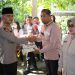 Secara Simbolis, Kapolresta Magelang : Zakat Fitrah ke Ratusan Warga