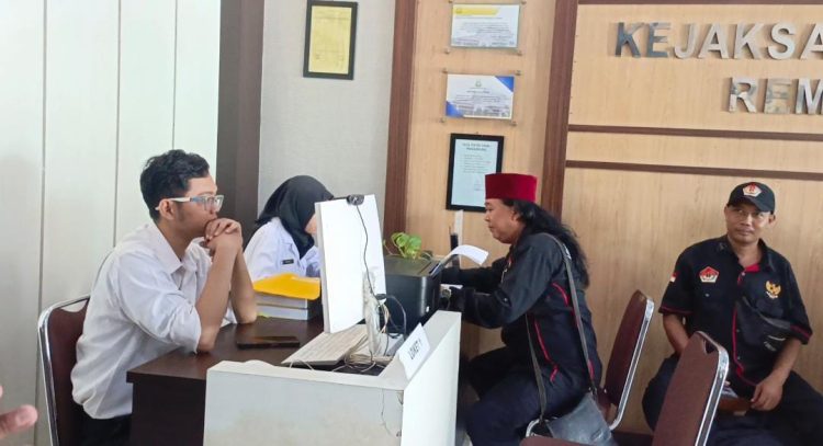 Dugaan Mark Up Sampai Rp. 15 Miliar !! Sejumlah LSM Laporkan Oknum Dindikpora ke Kejari