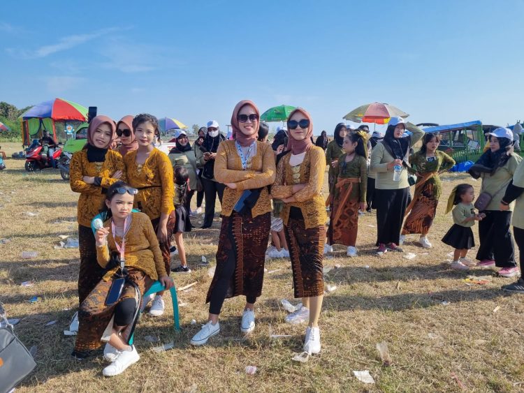 Bersih Desa !! Ribuan Masyarakat Padati Kegiatan Jalan Santai