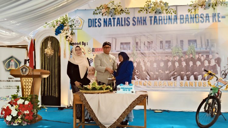 Puluhan Hadiah dan Sunatan Massal Meriahkan HUT ke 16 SMK Tunas Bangsa