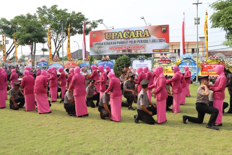 Simbolis Siraman Bunga, Kini 44 Personil Naik Pangkat