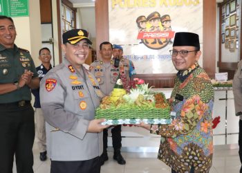 Tampak Terkejut, Mapolres Kudus Diserbu Pemkab dan Personil TNI