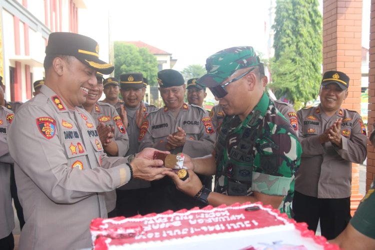 Komandan Kodim 0718/Pati Serbu Mapolresta, Ada Apa ???