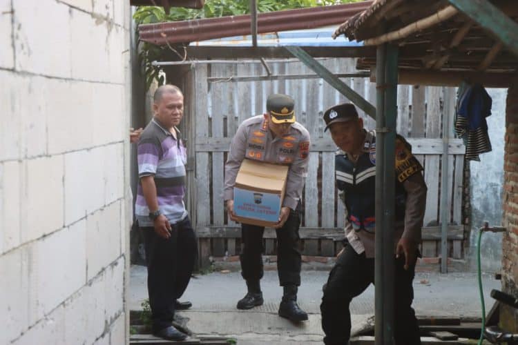 Polresta Pati Salurkan Bantuan di Dua Desa