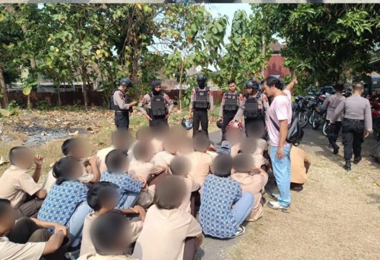 Genk Motor Meresehkan! Kini Polisi Tangkap 30 Pelajar dan Barang Bukti