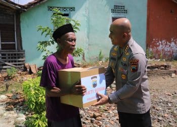 Perwakilan Warga Dhuafa Terima Bantuan Sosial