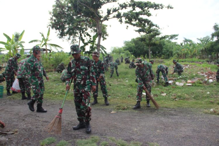 Bersihkan Lingkungan Asrama, Antisipasi Penyebaran Demam Berdarah