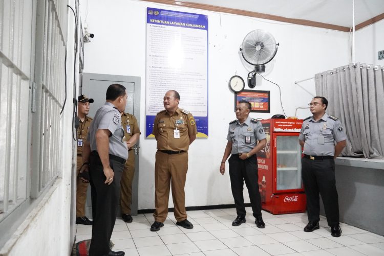 Monitoring Pemilu 2024, Pj Bupati Pati Tinjau TPS di Lapas Pati dan Desa Margorejo