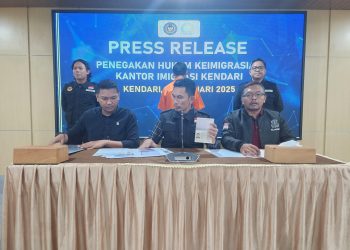 Imigrasi Kendari Deportasi WNA China, Langgar Izin