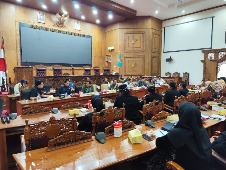 DPRD dan Guru Honorer Desak Evaluasi Sistem Dapodik