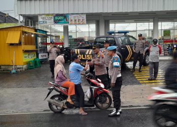 Warga Terima 200 Paket Takjil Gratis di Jalur Sukolilo – Purwodadi