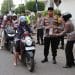 Memasuki H-8! Polres Rembang Bagikan Takjil Gratis, Persiapan Berbuka Puasa