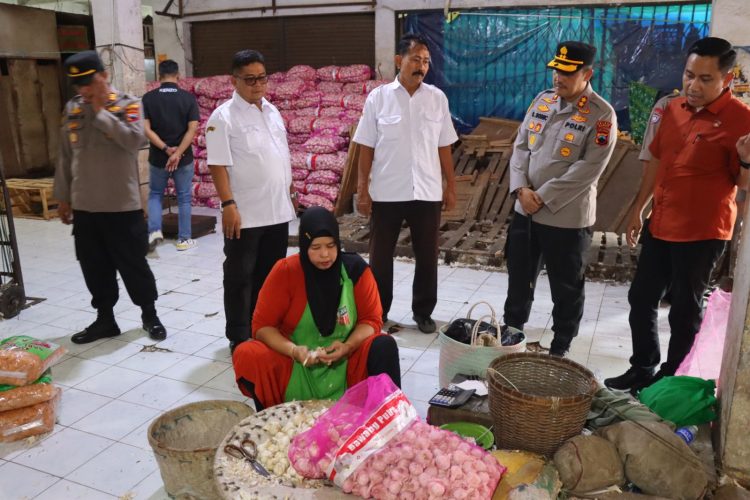 Rutin Pantau Pasar, Kapolres dan Satgas Pangan Kudus cek Harga