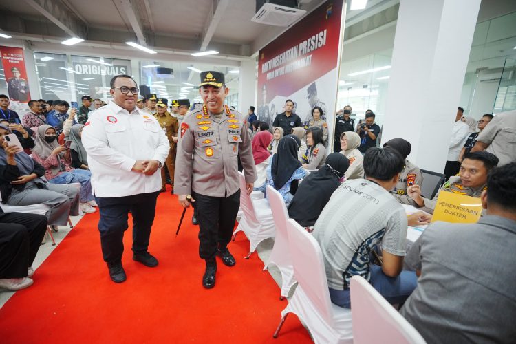 Ribuan Pekerja Terima Layanan Kesehatan Gratis, Kapolri Hadir