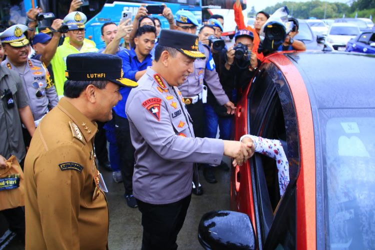 Kapolri Pastikan Keamanan dan Kelancaran Arus Mudik di Tol Kalikangkung