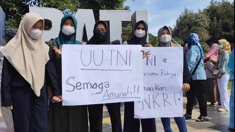 Ratusan Warga Pati Gelar Aksi Dukungan terhadap UU TNI