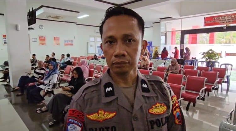 Diskon Pajak Kendaraan, Ribuan Warga Serbu Samsat Pati