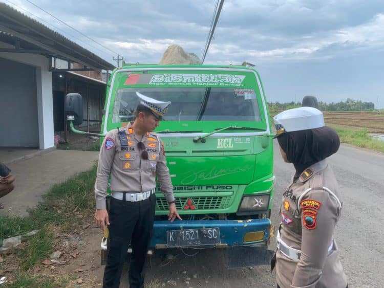 Puluhan Truk Melanggar Rambu, Polisi Bertindak Tegas