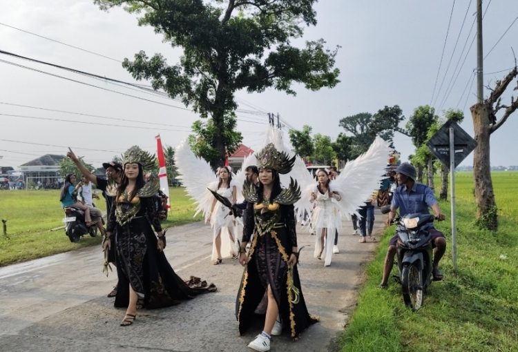 Karnaval Perdana Desa Tlogoayu Pecahkan Suasana, Ribuan Warga Tumpah Ruah Saksikan Kirab Budaya