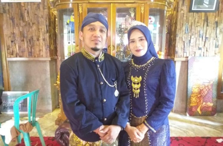 Warga Tumpah Ruah Arak Gunungan, Karnaval Meriah!