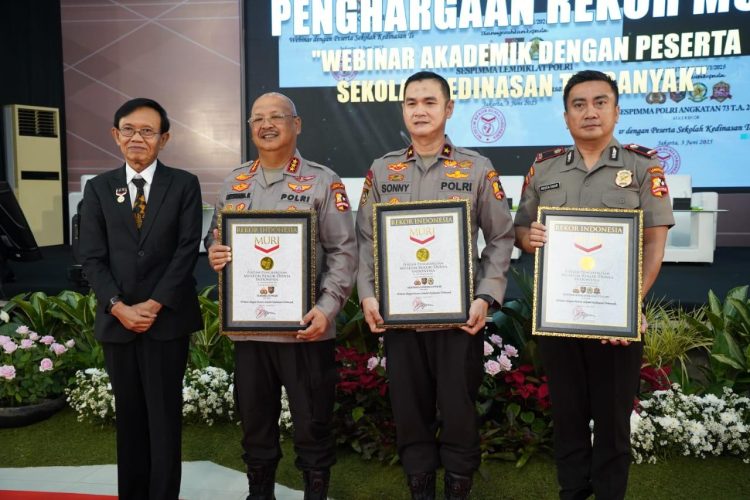 Sespimma Lemdiklat Polri Angkatan 73 Raih Rekor MURI di Seminar Sekolah Bertema “Polisi dan Masyarakat”