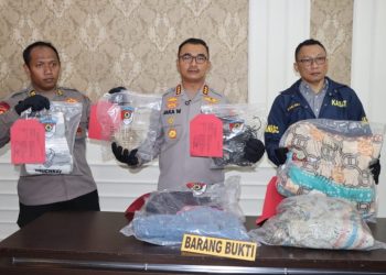 Pembunuhan Berencana, Kisah Asmara Segitiga