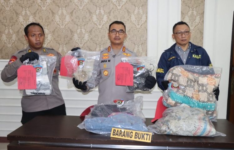 Pembunuhan Berencana, Kisah Asmara Segitiga