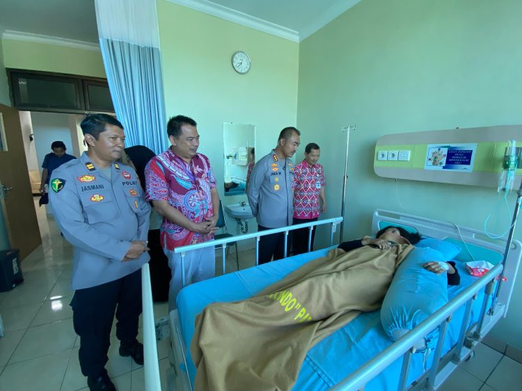 Besuk Enam Korban Kerusuhan, Kapolresta Pastikan Kondisi Mulai Membaik