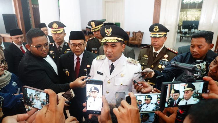Momen Kemerdekaan ke-80! Bupati Pati Dikabarkan Sakit, Wakil Gubernur Jateng Handel