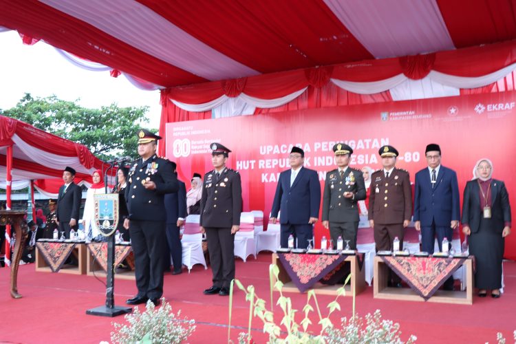 Penurunan Bendera HUT ke-80 RI, Kapolres Rembang Ajak Masyarakat Dukung Kamtibmas dan Program Pemerintah