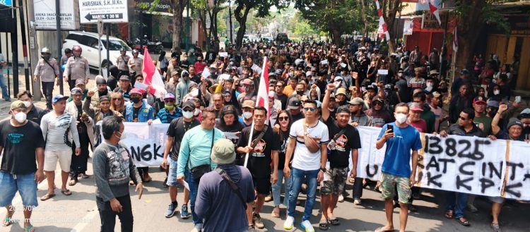 Ribuan Warga Pati Serentak Kirim Surat ke KPK, Desak Penangkapan Bupati Sudewo