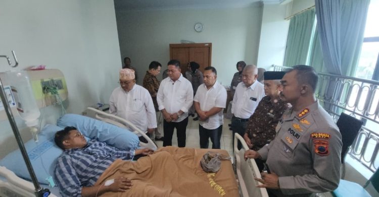 Empati Sesama, DPRD Pati dan Kapolresta Besuk Korban Aksi Damai