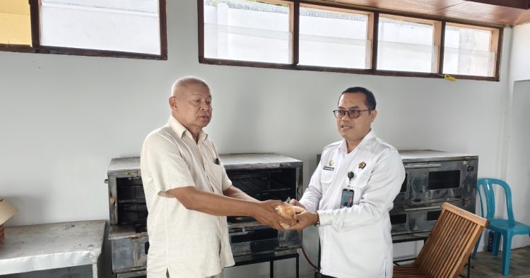 Wakil Ketua I DPRD Cek Program Pembinaan Napi Melalui Produksi Kue dan Budidaya Ikan
