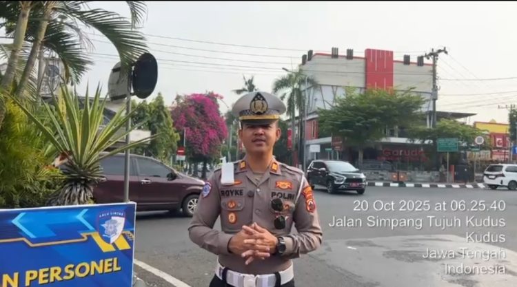 Pantau Arus Pagi, Kasat Lantas Kudus Ajak Warga Tertib Berlalu Lintas